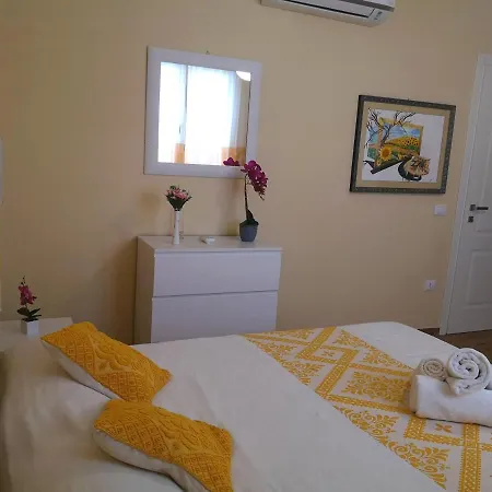 Le Orchidee بيت ضيافة بوسا